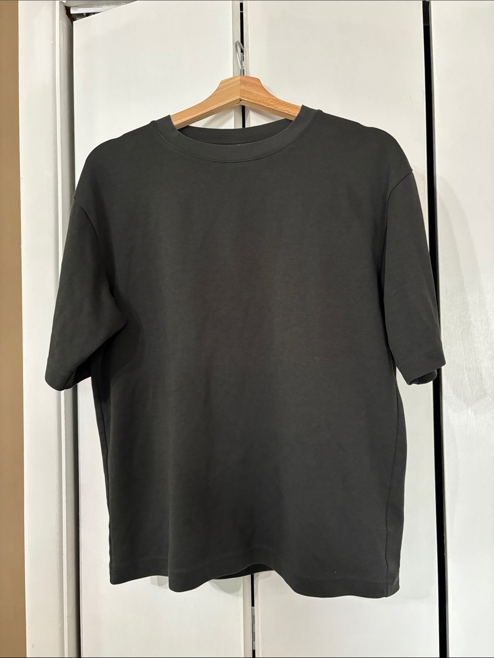 Uniqlo Men's Crew Neck Tee - Dark Gray